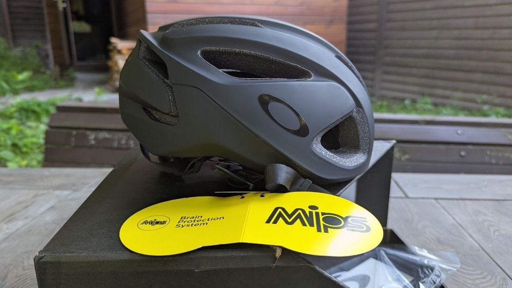 Велошолом Oakley ARO3 MIPS M