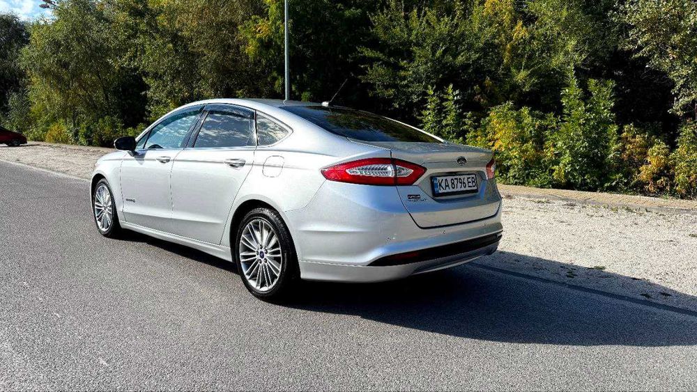 Ford Fusion Hybrid SE 2014 — економний і комфортний гібрид