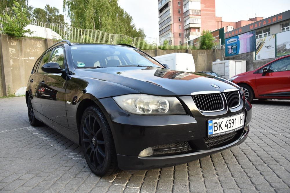 BMW E91 на повному ходу