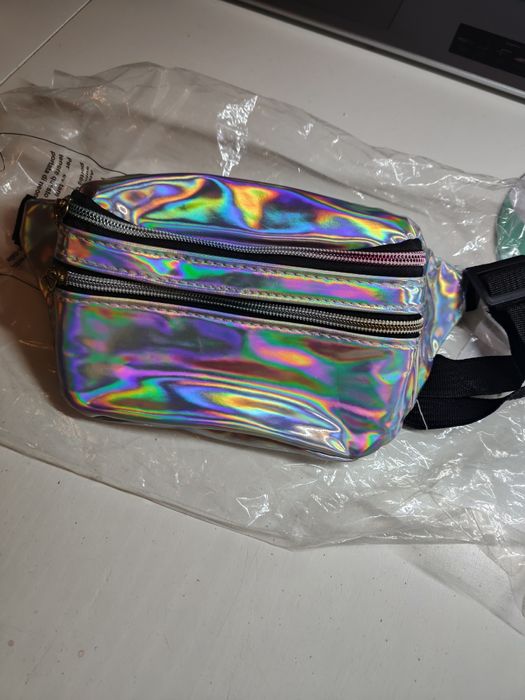 Saszetka na ramię biodra holograficzna nerka srebrna B135