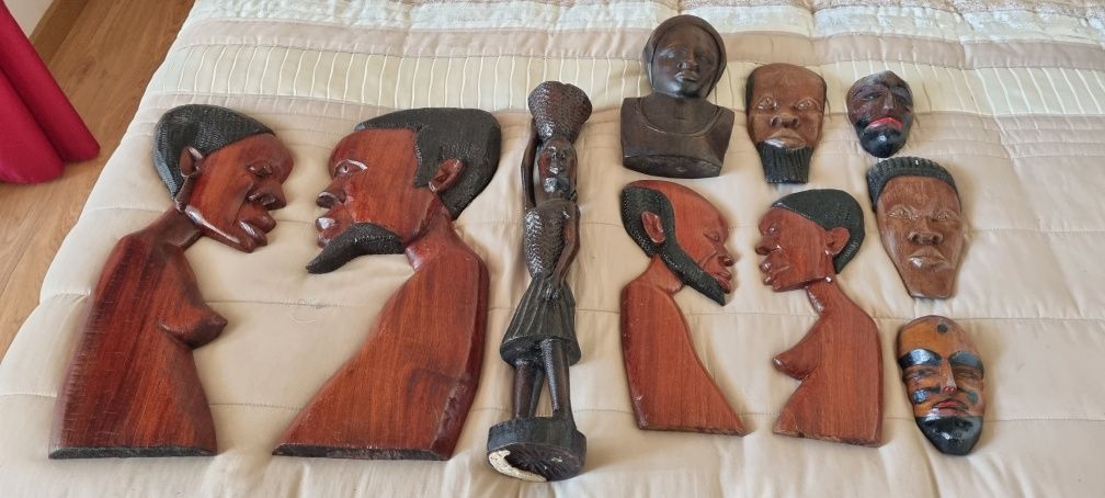 Varias estatuetas originais feitas e vindas de Angola em 1984