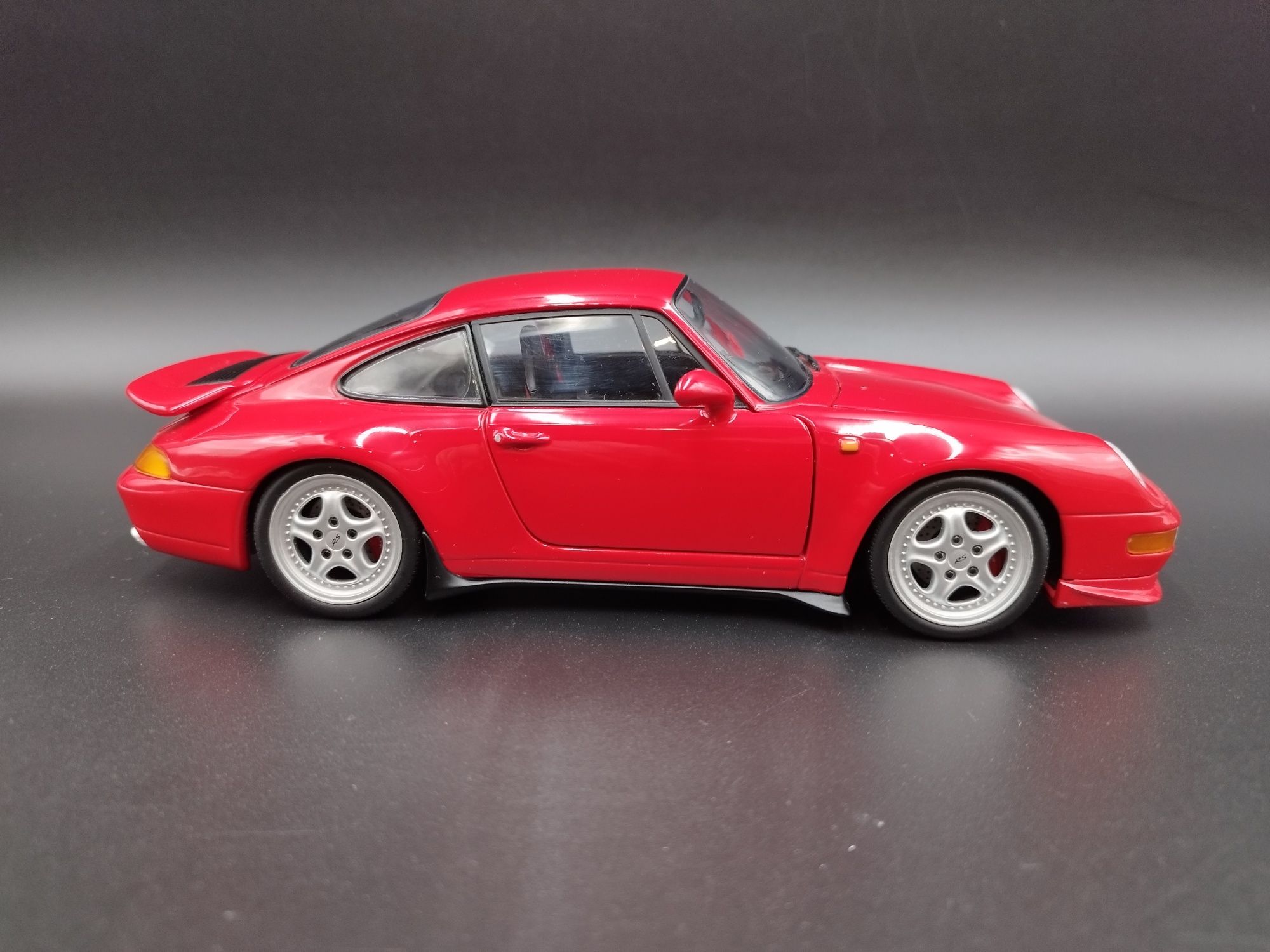 1:18 UT Models Porsche 911 (933) Carrera RS model używany