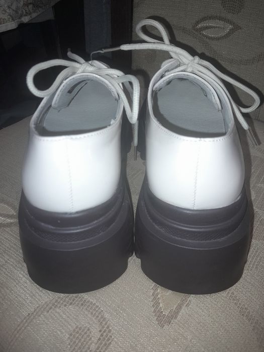 Cropp  lakierowane loafersy r.39.