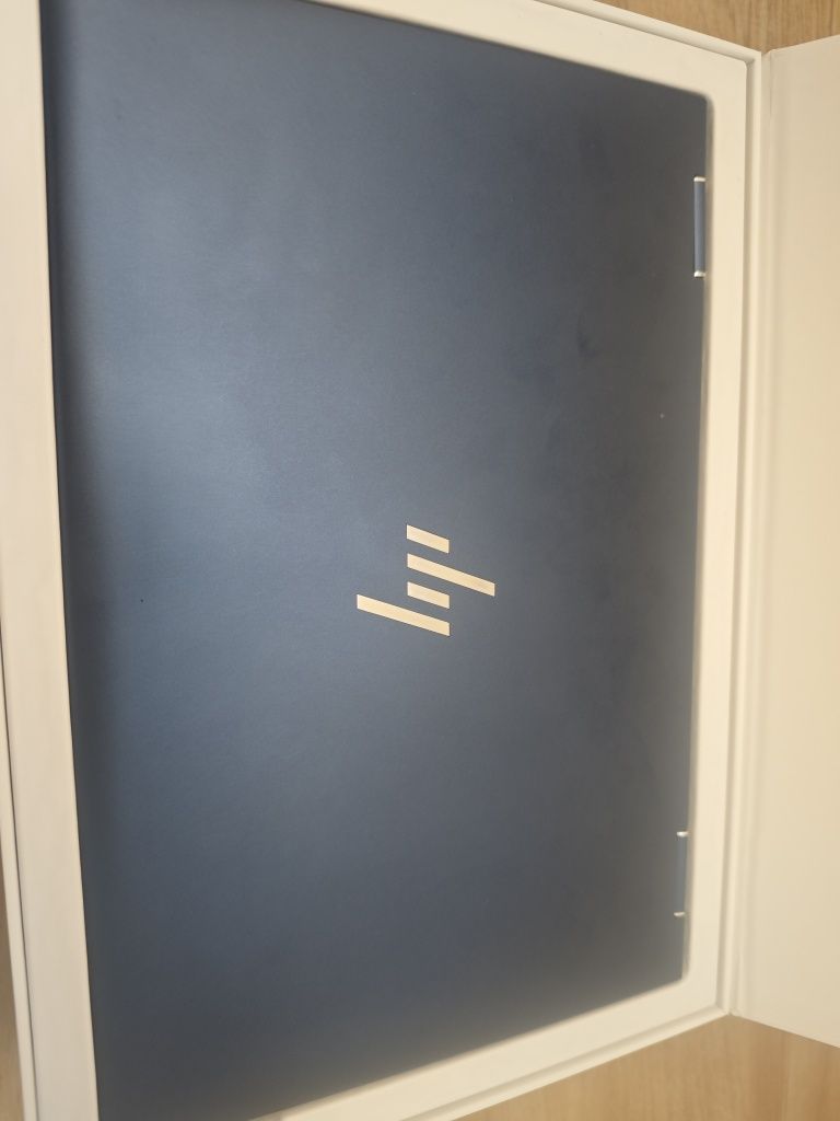 Portátil HP Dragonfly i5-8265U