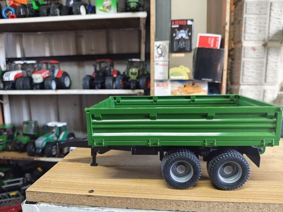 Bruder przyczepa z kiprem