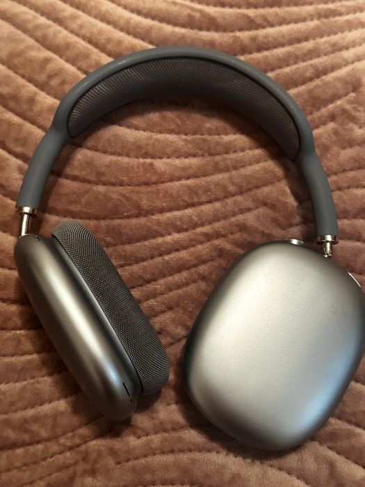 AirPods Max prawie nowy