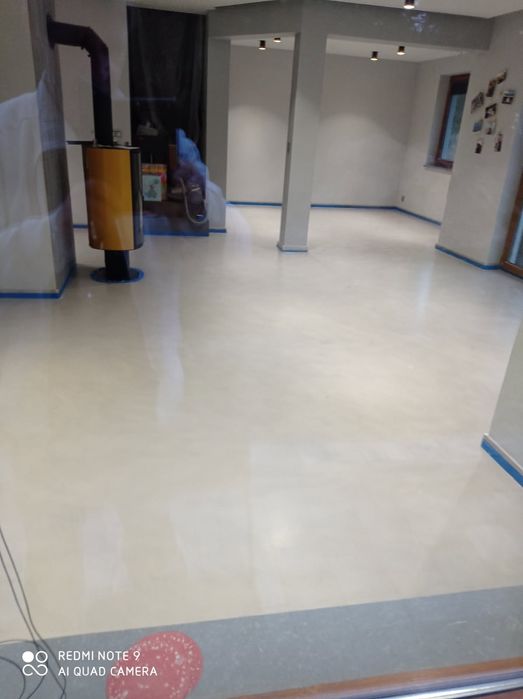 POSADZKI i SCHODY z mikrocementu / żywicy – eleganckie wykończenia!