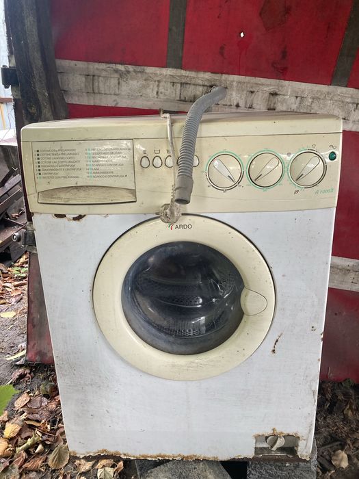 Продам стиральную машинку на запчасти