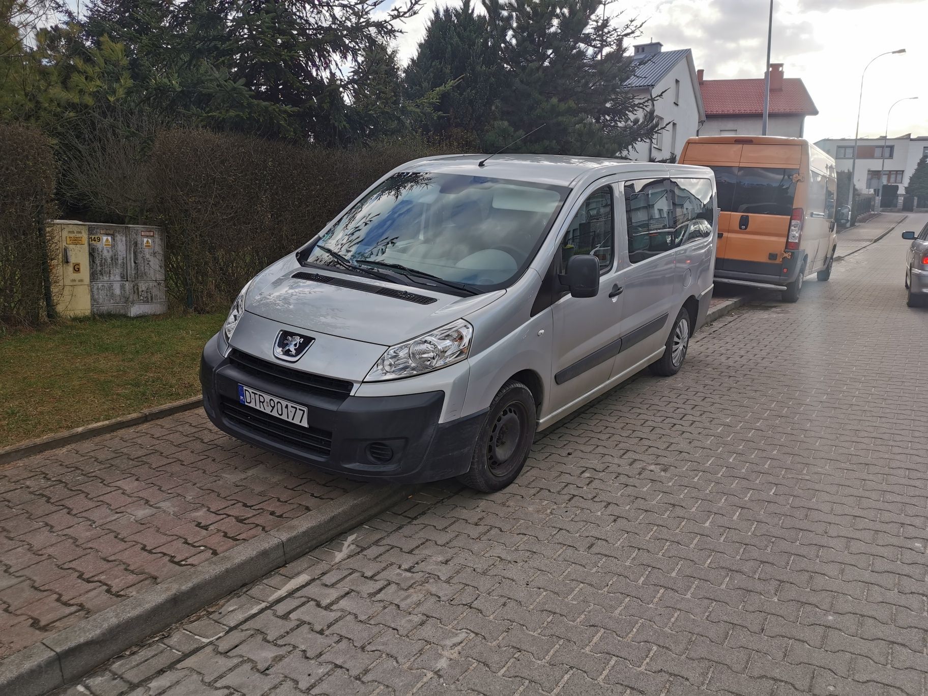 Wypożyczenie wynajem busów transport osobowe i dostawcze