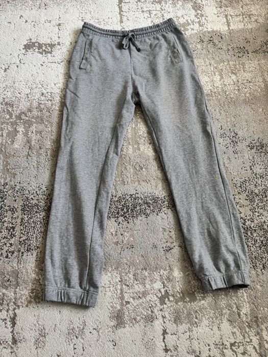 Spodnie dresowe Hugo Boss roz. L.