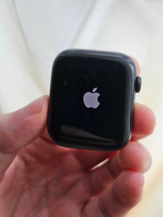 Apple Watch SE 44mm акб 92%