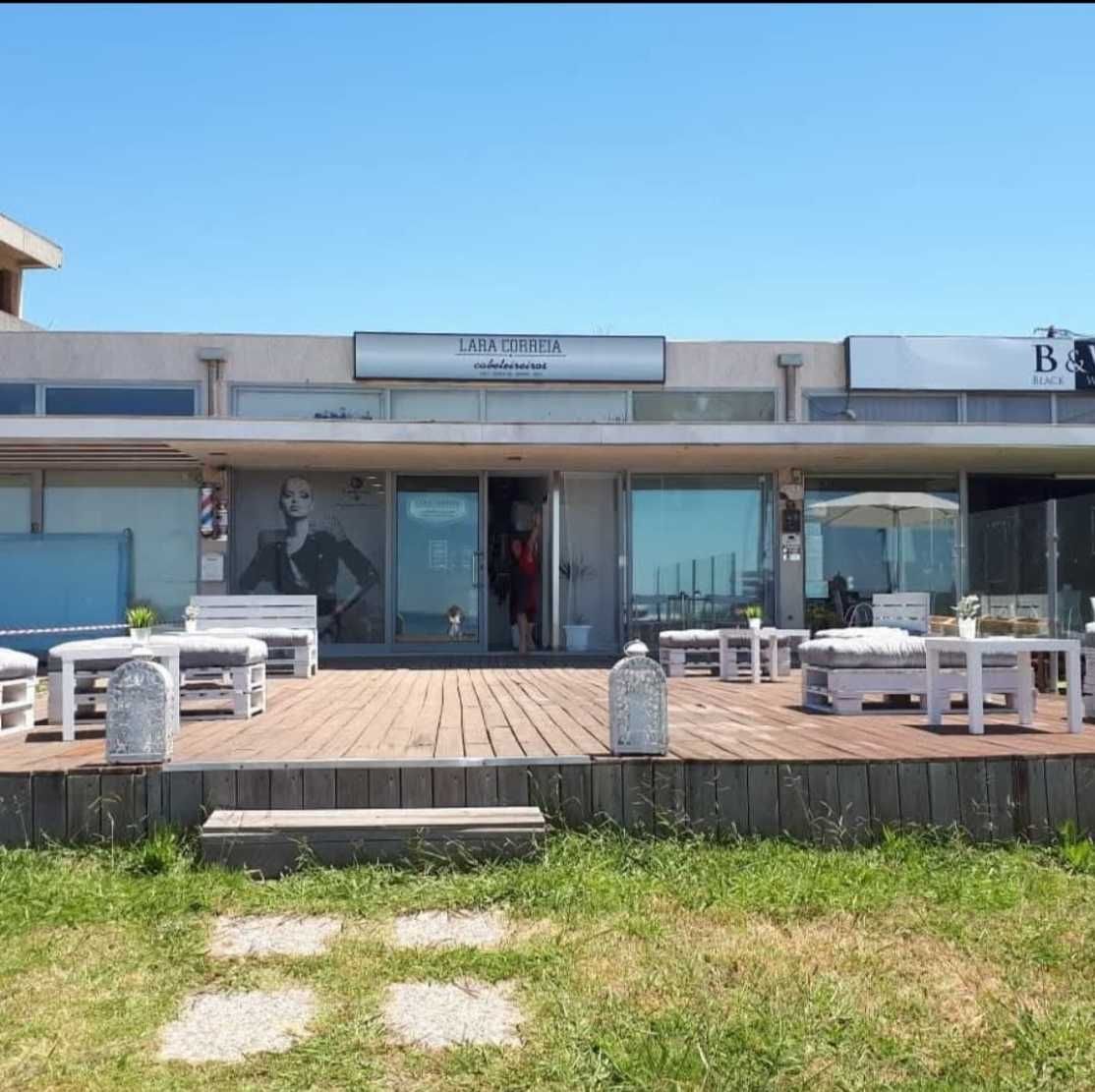 Alugo Cadeira de Cabeleireiro em Salão em frente à Praia de Salgueiros