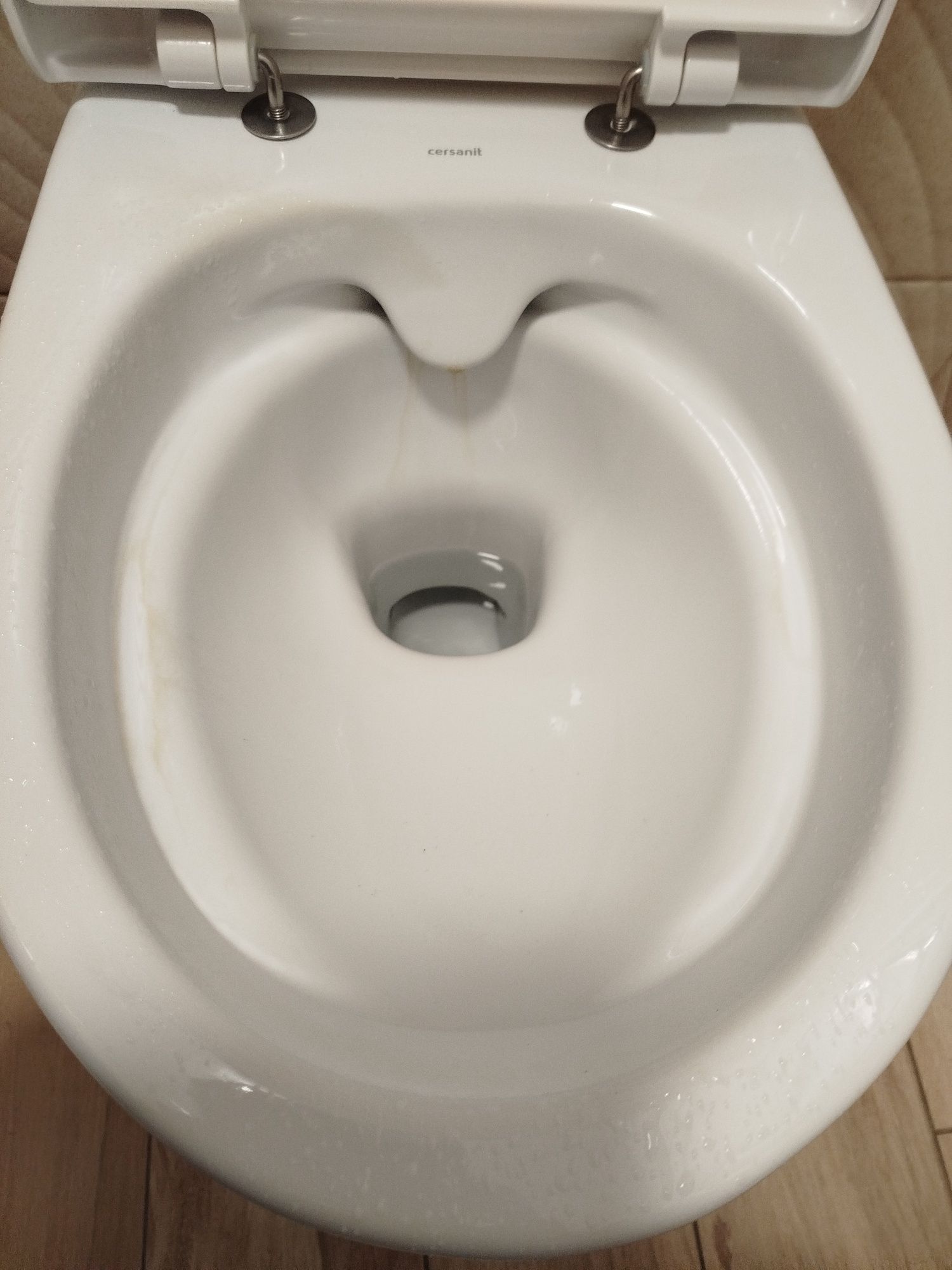Miska WC podwieszana rozstaw 18 cm