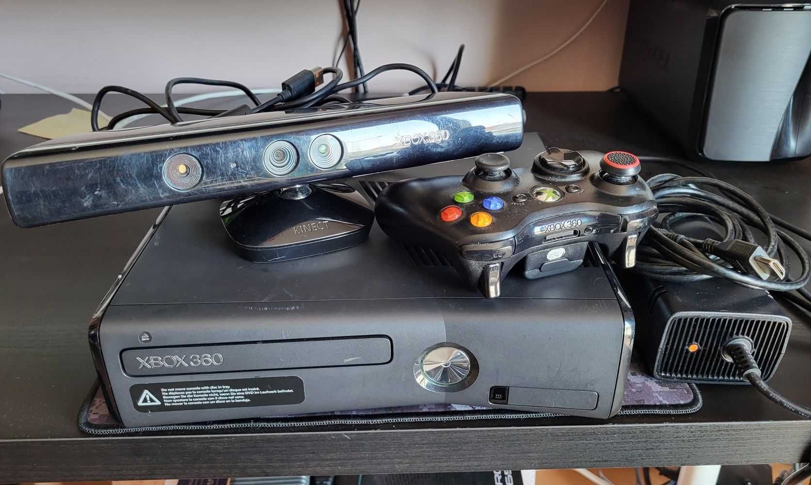 Xbox 360 Slim com 500 GB Kinect e RGH 3.0