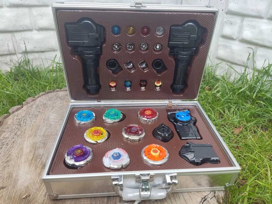 Набір BeyBlade Бейблейд: 8 блейдів 3 пускові пристрої  металевий кейс