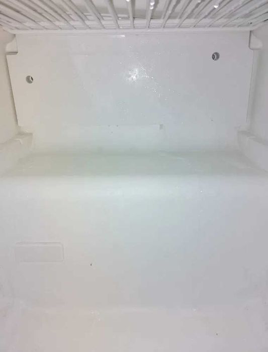 OFEREÇO a quem quiser arranjar _ BALAY no-frost semi-funcional