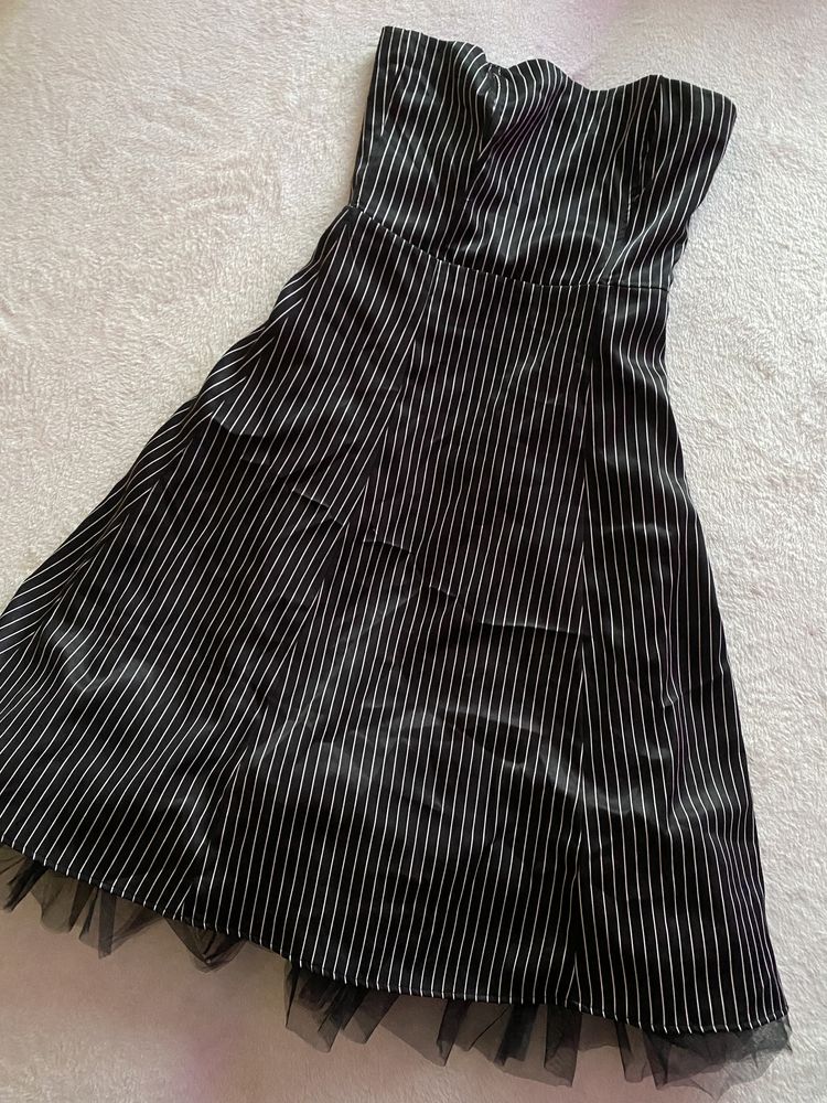 Sukienka bez ramiączek w paski czarno biała M VILA