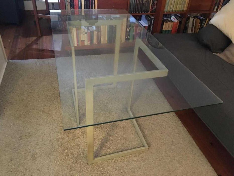 Mesa com Tampo de Vidro