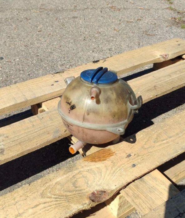 Бачок Омывателя Расширительный VW Jetta 2011-2017