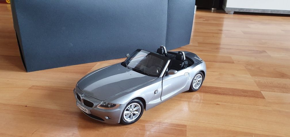 1:18 Kyosho BMW Z4