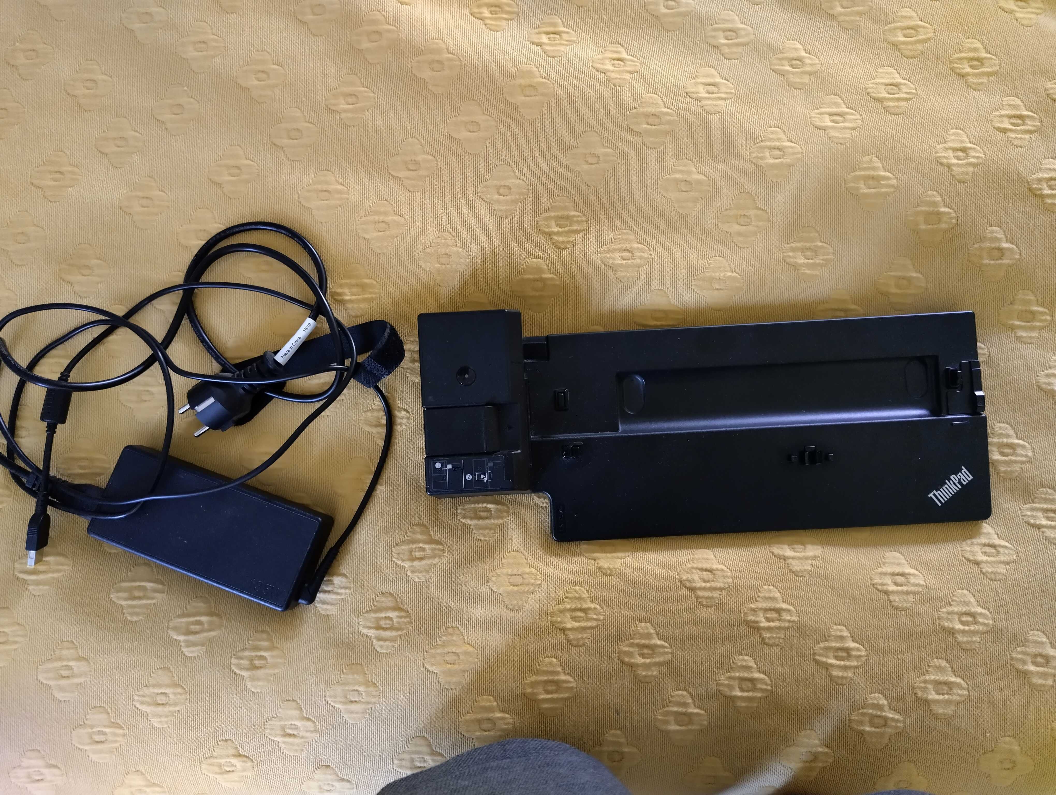 Lenovo - Thinkpad Pro Docking Station 40AH
