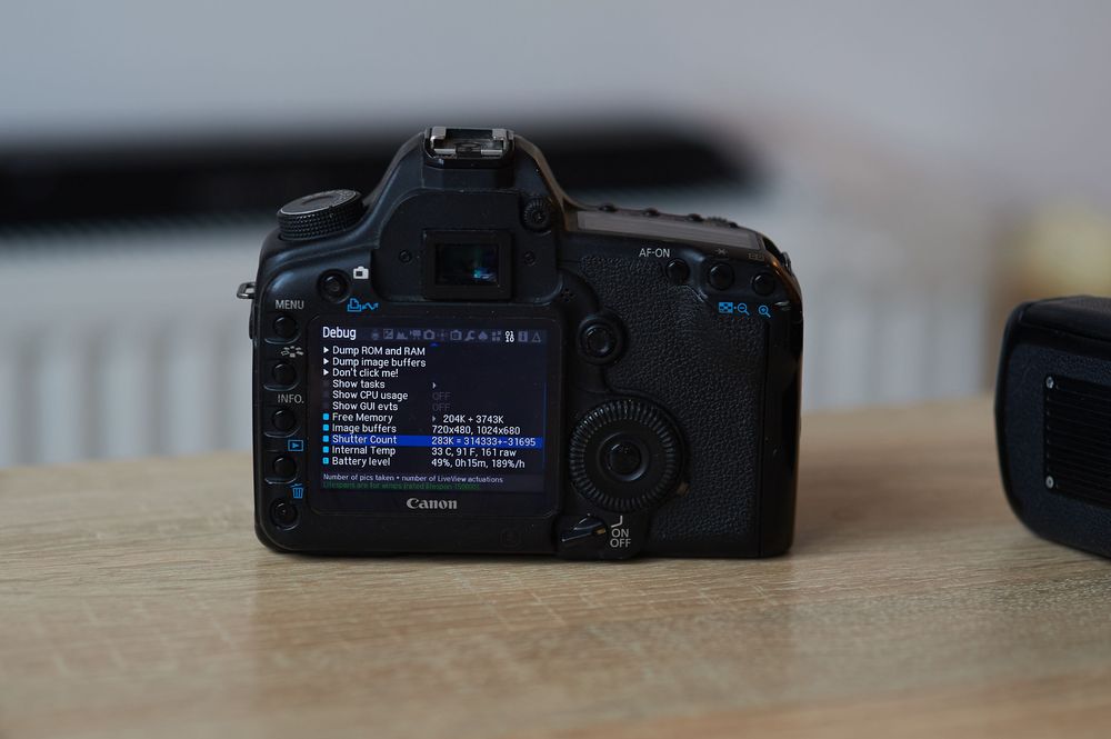 Фотоаппарат Canon 5d mark ii + объектив canon 50mm f1.8 + бустер