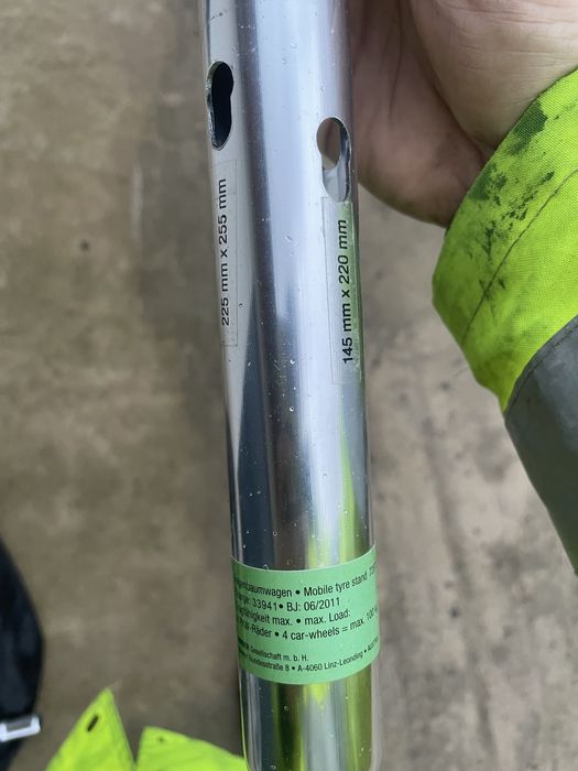 Stojak na kołkach do garażu Made in Germany
