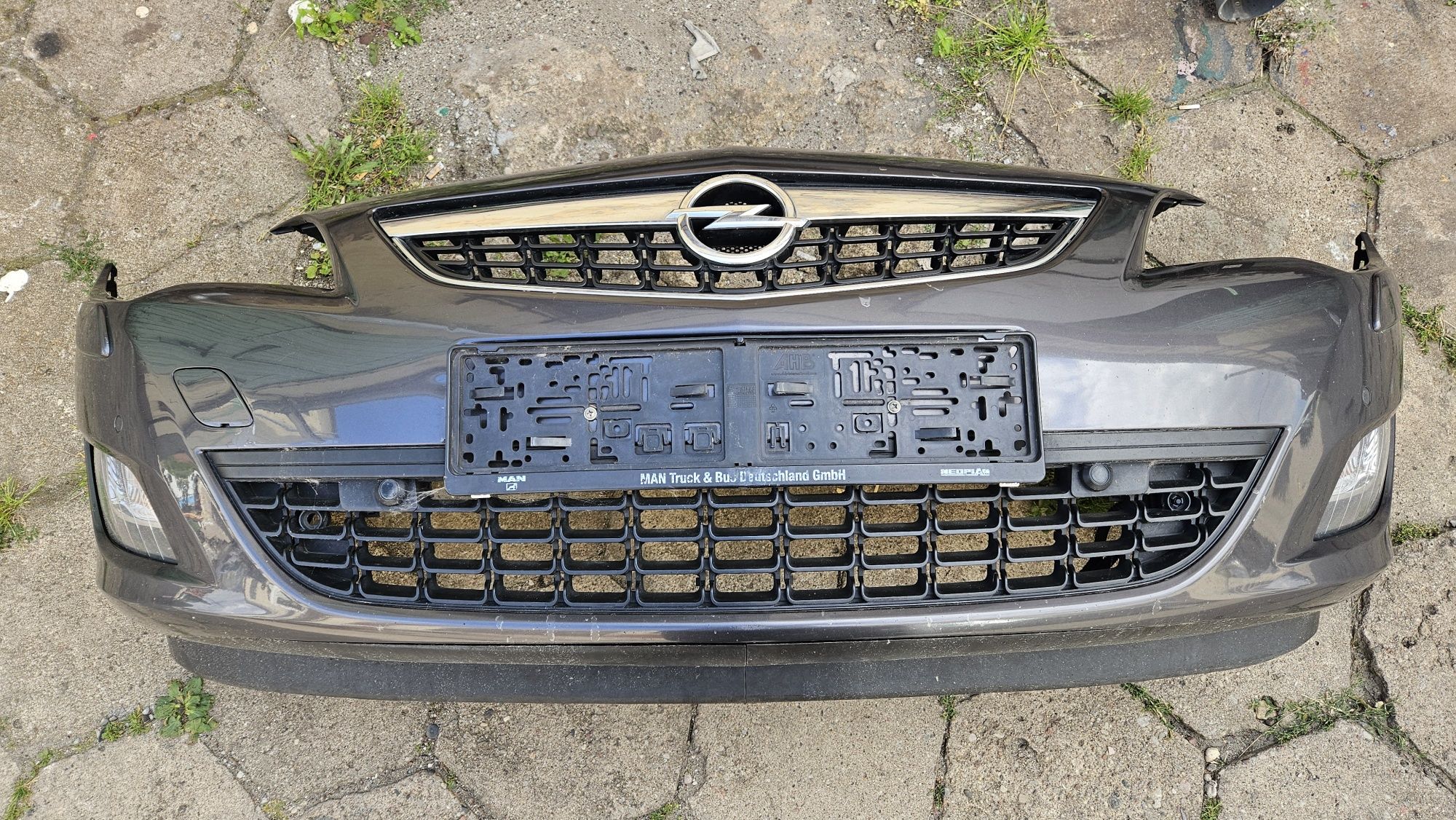 Zderzak przód przedni z177 opel astra j IV 4 czujniki pdc spryskiwacze