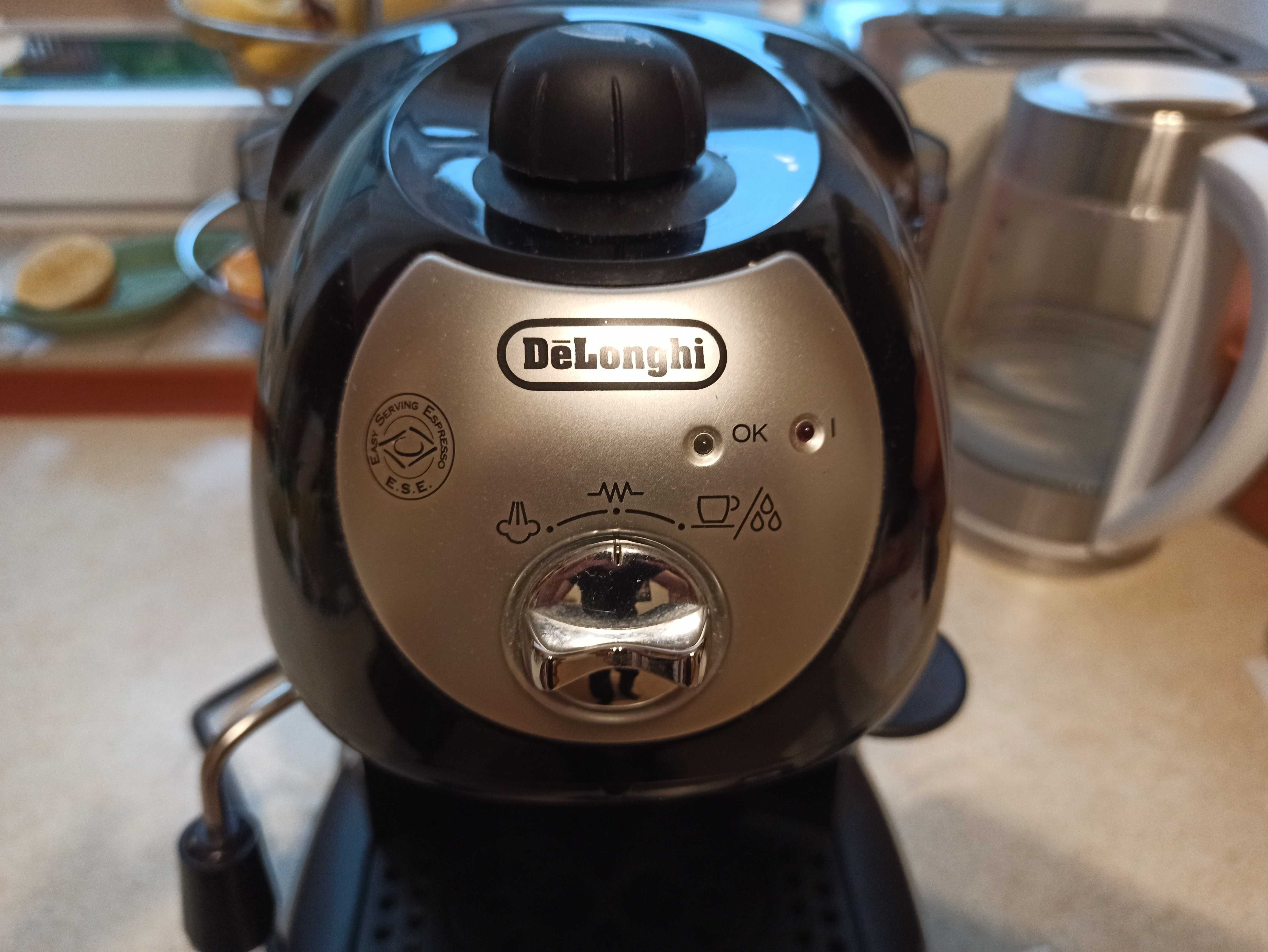 Ekspres do kawy kolbowy DELONGHI EC201CD.B.