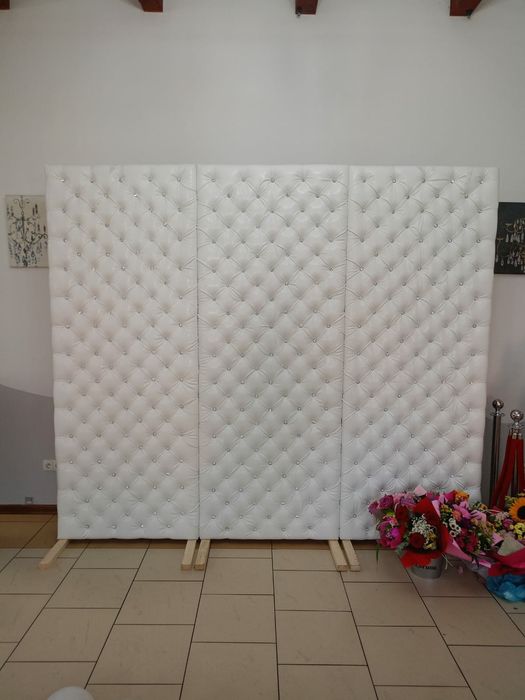 Ścianka pikowana kryształkami tło do zdjęć komunia wesele chrzciny