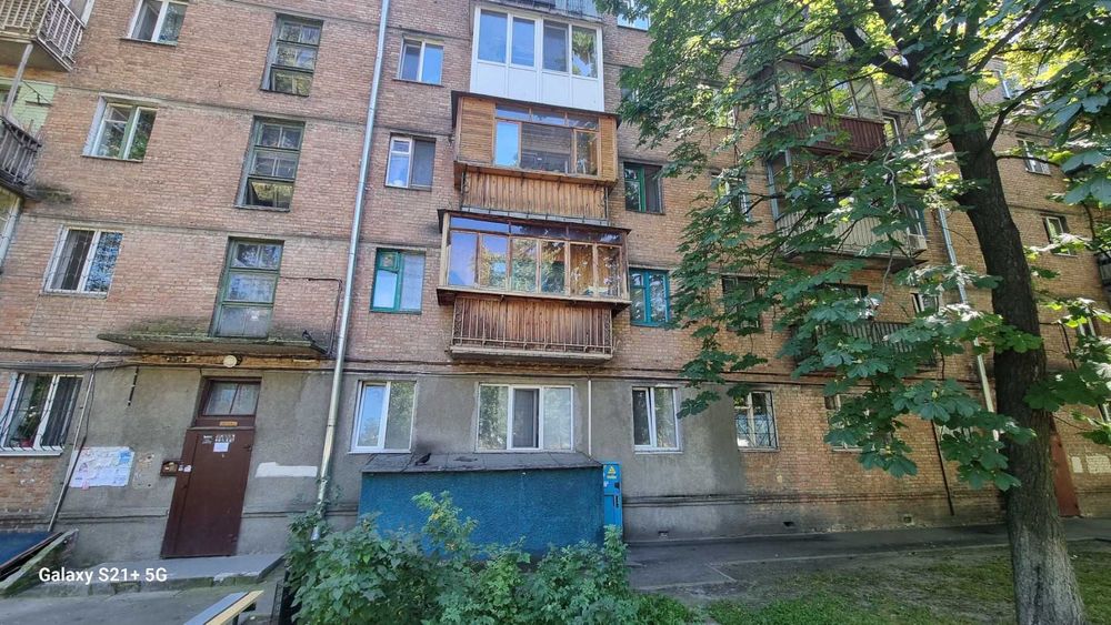 Продам 3 комн. квартиру 55 кв.м. на ул.Автозаводская 21 А,Куреневка