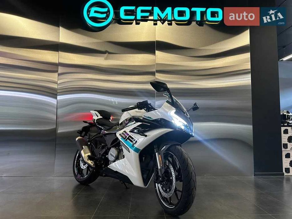 Мотоцикл Сfmoto 300SR