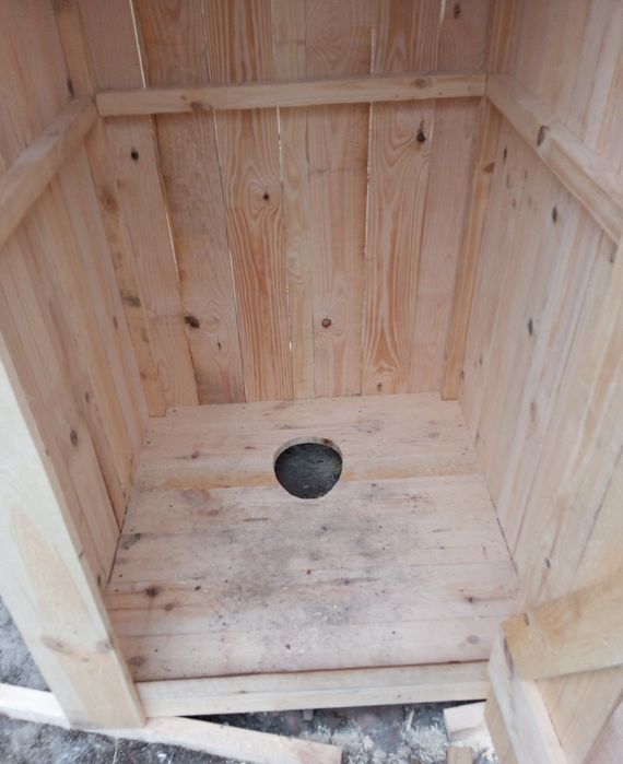 Туалет  деревянный