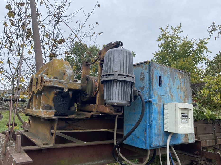 Лебідка крана піонер