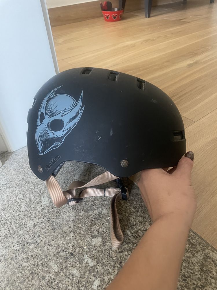 Capacete da marca BELL