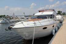 Яхта Princess 42