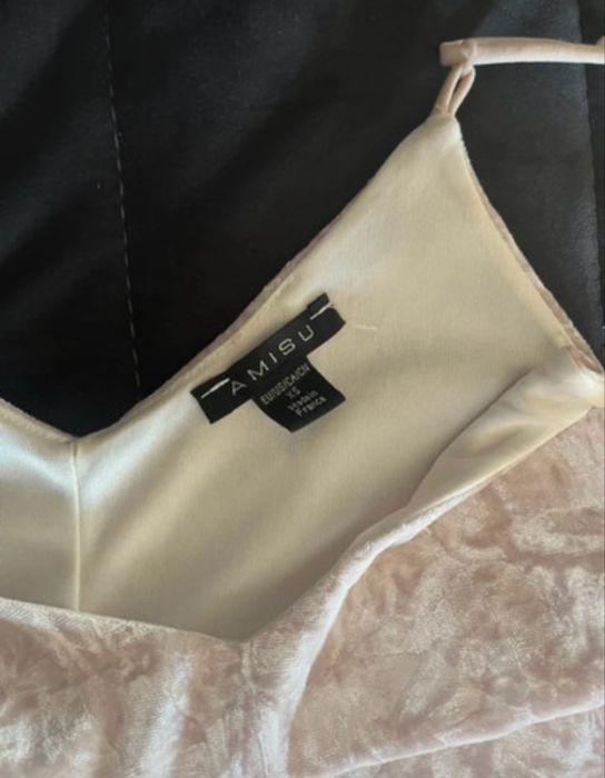 Welurowa bluzeczka na ramiączkach