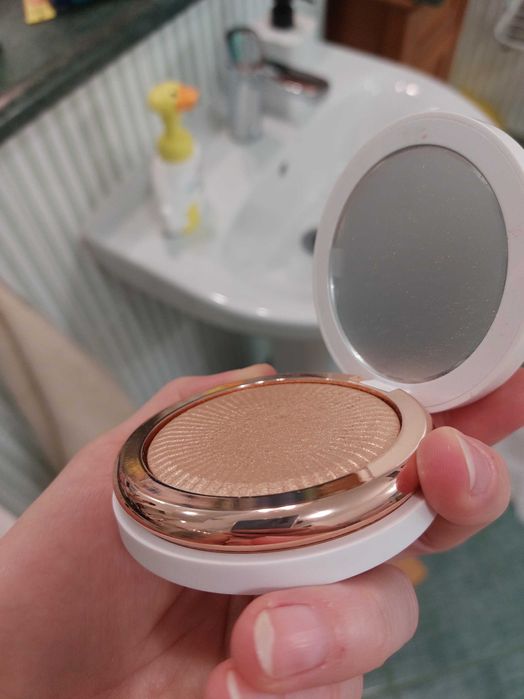 Anastasia beverly hills sun idol rozświetlacz glow seeker