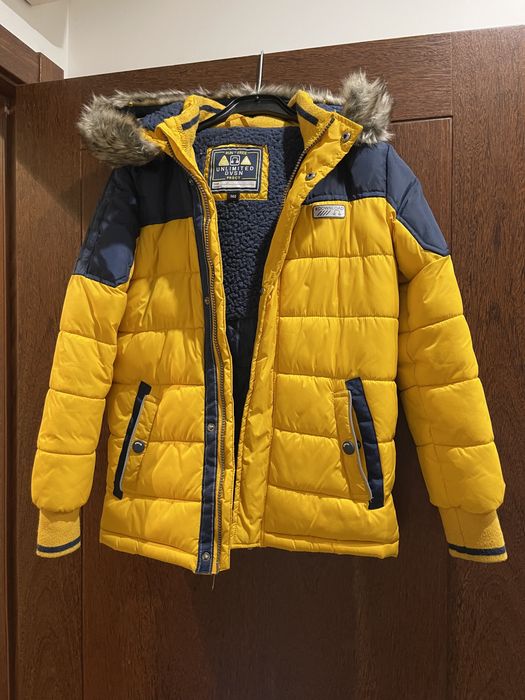 Kispo menino amarelo