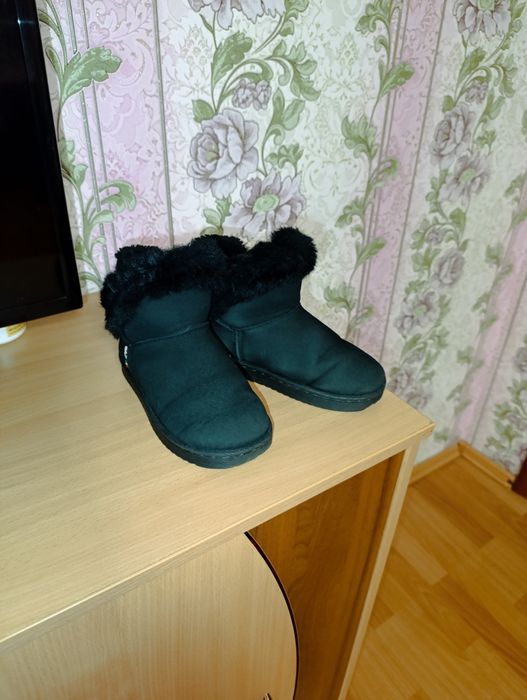 Уггі для дівчинки