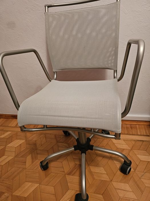 Продам офисное кресло.