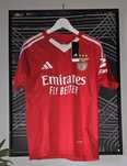 T-shirt Benfica principal 

Vários tamanhos

Novo e para entrega imedi