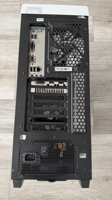 Komputer stacjonarny i7-7700 / GTX 1650 / 16GB RAM / SSD / Windows 10