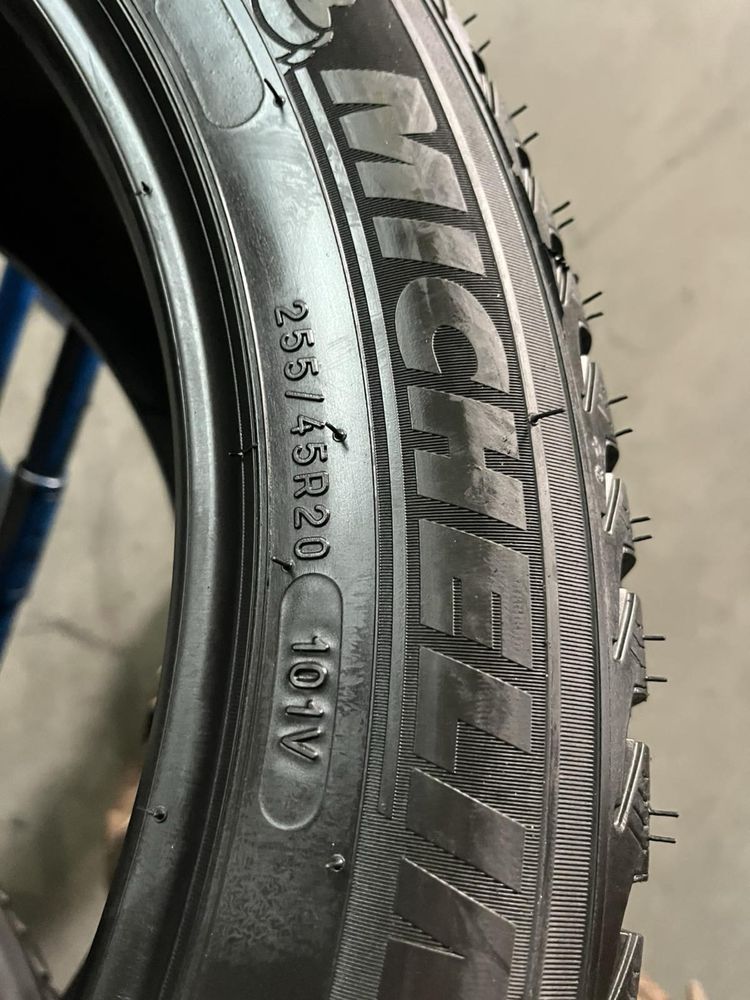 255/45/20 R20 Michelin Latitude Alpin LA2 4шт нові зима