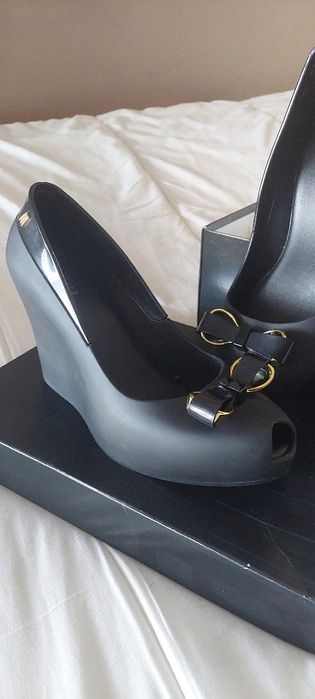 Sapato. Melissa Queen Wedge II
