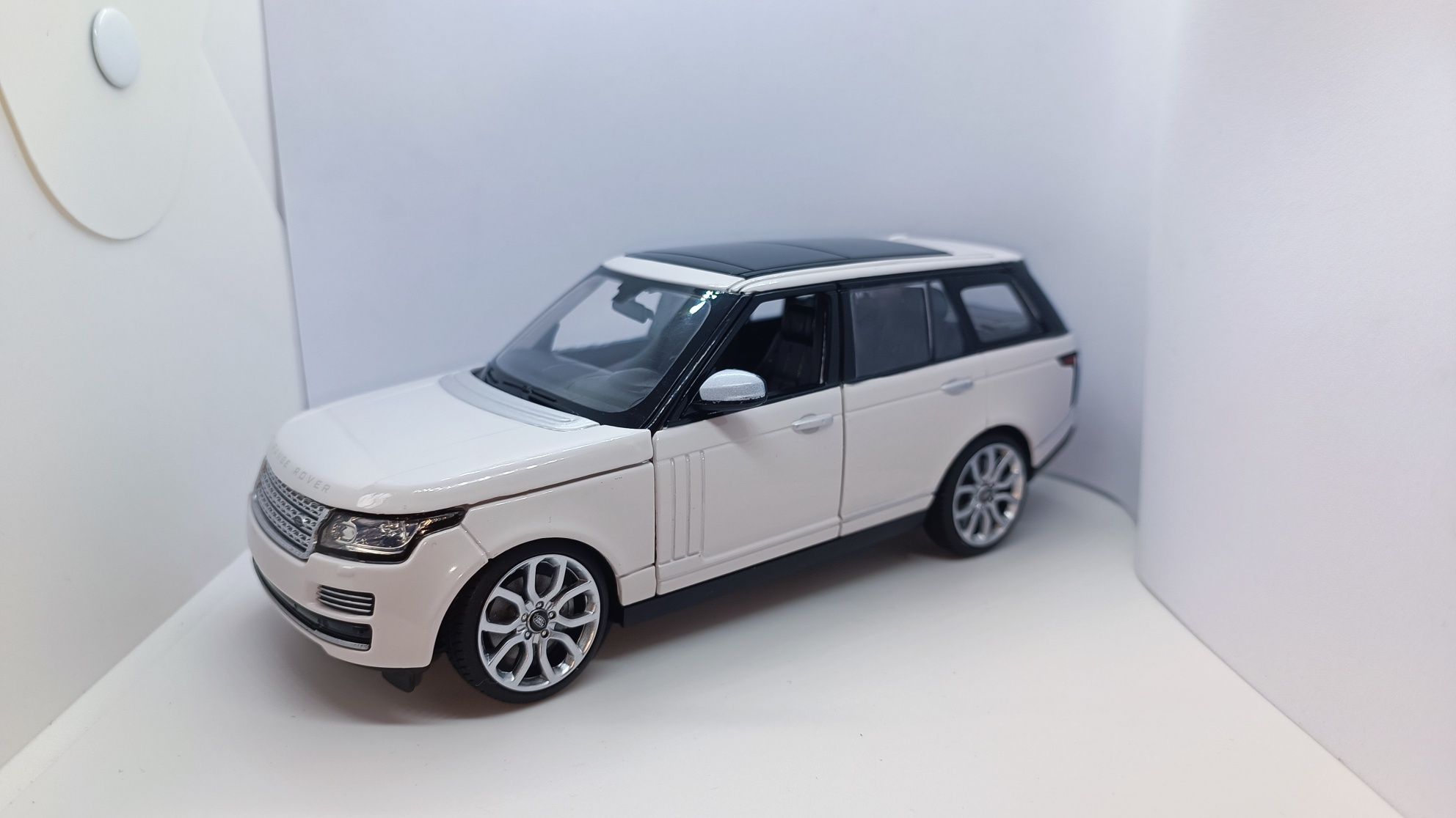 Модель Range Rover Vogue 1:24