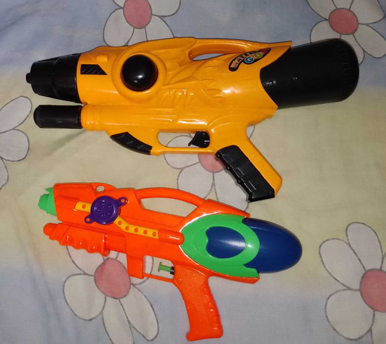 Водяные пистолеты