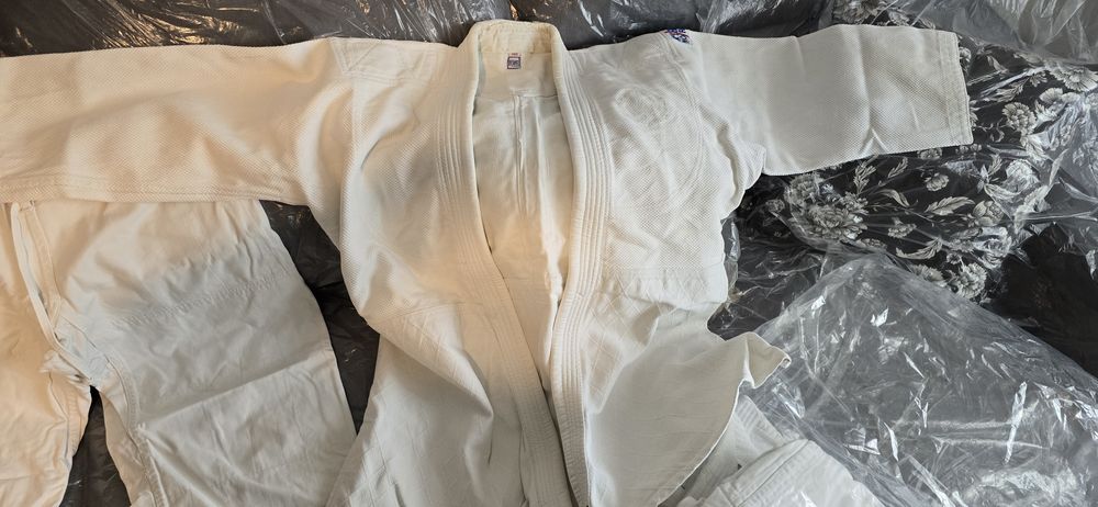 Gi de judo da sfram norris e Adidas