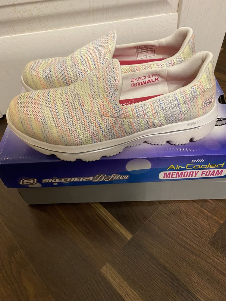 Продам жіночі сліпони мокасин кросівки ultra go skechers