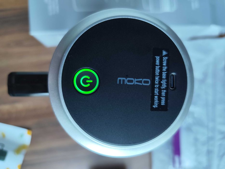 Blender przenośny do smoothie i koktajli w kształcie kubka 300 W